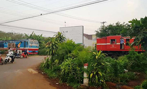 Ngày 27/2/2018, tàu khách SE25 đối đầu với một đoàn tàu hàng ASY2, chỉ kịp dừng lại khi cách nhau 10m tại khu gian Dầu Giây - Trảng Bom (Đồng Nai). Ngày 27/2/2018, tàu khách SE25 đối đầu với một đoàn tàu hàng ASY2, chỉ kịp dừng lại khi cách nhau 10m tại khu gian Dầu Giây - Trảng Bom (Đồng Nai).