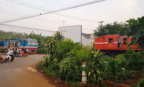 Ngày 27/2/2018, tàu khách SE25 đối đầu với một đoàn tàu hàng ASY2, chỉ kịp dừng lại khi cách nhau 10m tại khu gian Dầu Giây - Trảng Bom (Đồng Nai). Ngày 27/2/2018, tàu khách SE25 đối đầu với một đoàn tàu hàng ASY2, chỉ kịp dừng lại khi cách nhau 10m tại khu gian Dầu Giây - Trảng Bom (Đồng Nai).