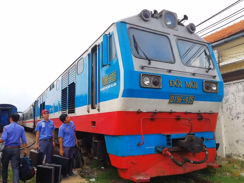 Nhiều người chán nản, đề nghị “chia đứng” (đừng chia) để lo mà tập trung kinh doanh bởi mô hình nào cũng vướng.