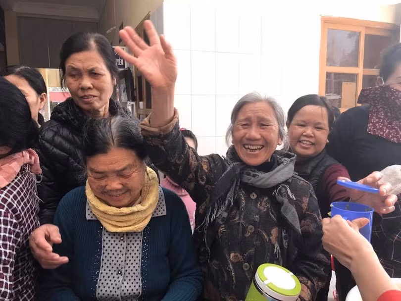 “Ngọn lửa” làm ấm lòng những bệnh nhân nghèo ảnh 3