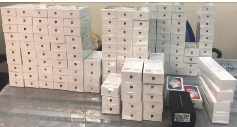 Lô hơn 250 chiếc điện thoại iPhone mới bị Hải quan Tân Sơn Nhất bắt giữ. Ảnh: Hải quan TPHCM.