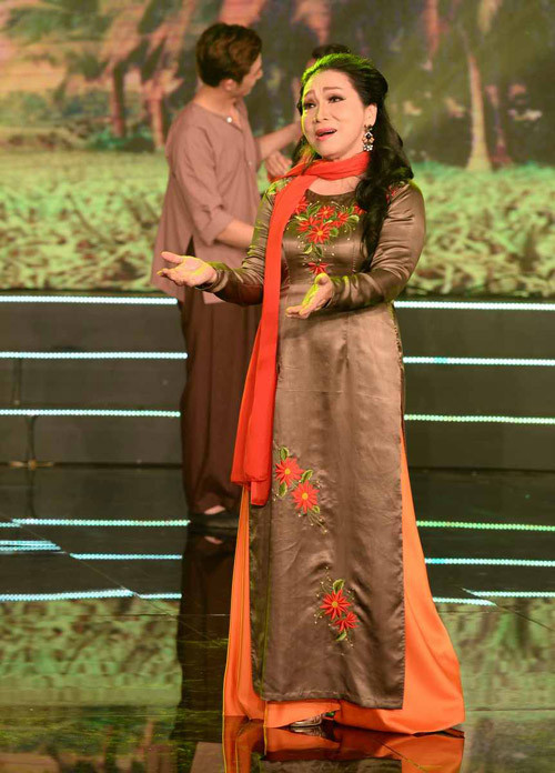 Long Nhật hò Huế, ca vọng cổ tặng người dân Long An ảnh 15 Long Nhật hò Huế, ca vọng cổ tặng người dân Long An ảnh 15