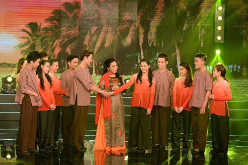 Long Nhật hò Huế, ca vọng cổ tặng người dân Long An ảnh 14 Long Nhật hò Huế, ca vọng cổ tặng người dân Long An ảnh 14