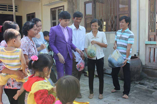 Long Nhật hò Huế, ca vọng cổ tặng người dân Long An ảnh 11 Long Nhật hò Huế, ca vọng cổ tặng người dân Long An ảnh 11