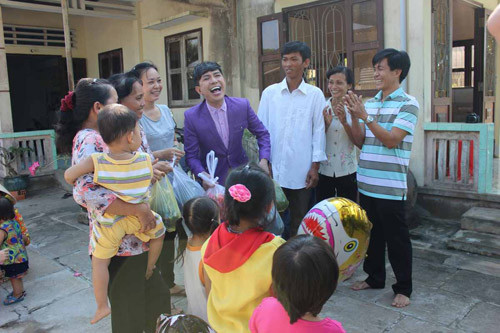 Long Nhật hò Huế, ca vọng cổ tặng người dân Long An ảnh 13 Long Nhật hò Huế, ca vọng cổ tặng người dân Long An ảnh 13