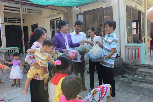 Long Nhật hò Huế, ca vọng cổ tặng người dân Long An ảnh 12 Long Nhật hò Huế, ca vọng cổ tặng người dân Long An ảnh 12