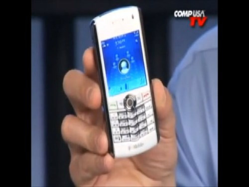 BlackBerry 8100 là chiếc BlackBerry được tung ra thị trường vào ngày 7/9/2006 với kiểu dáng nhỏ nhắn, thanh lịch và phong cách. Điểm đặc biệt của Pearl 8100 là viên bi cuộn đa chiều nằm ngay phía dưới màn hình, tỏa sáng trắng nhạt giống như ngọc trai khi sử dụng. 