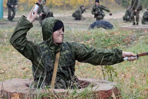 Video: Nín thở xem đặc nhiệm Spetsnaz của Nga khổ luyện