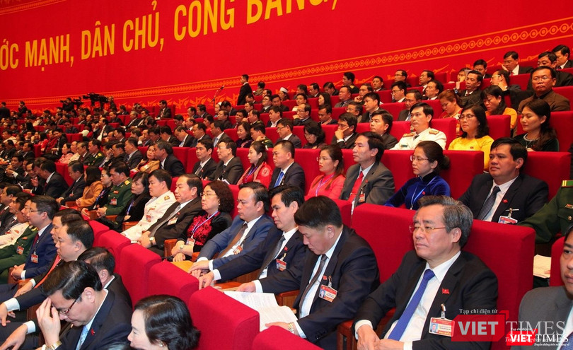 Các đại biểu tập trung lắng nghe báo cáo báo cáo chính trị trình Đại hội đại biểu toàn quốc lần thứ XIII của Đảng sáng nay do Tổng Bí thư, Chủ tịch nước Nguyễn Phú Trọng trình bày. Các đại biểu tập trung lắng nghe báo cáo báo cáo chính trị trình Đại hội đại biểu toàn quốc lần thứ XIII của Đảng sáng nay do Tổng Bí thư, Chủ tịch nước Nguyễn Phú Trọng trình bày.