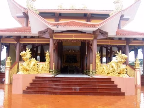 Cận cảnh khu lăng mộ của cụ ông...