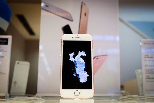 iPhone 6s vẫn bán tốt nhưng giá được điều chỉnh giảmtại nhiều nơi.