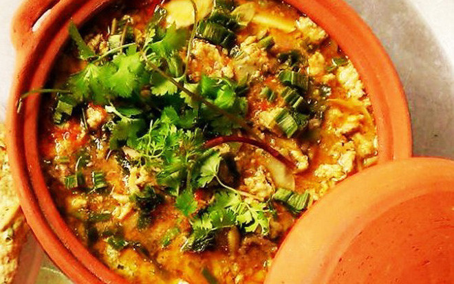 Rươi có hàm lượng dinh dưỡng cao cũng như đặc tính chỉ có theo mùa nên đã trở thành đặc sản quý, được nhiều người ưa chuộng vào dịp Tết.