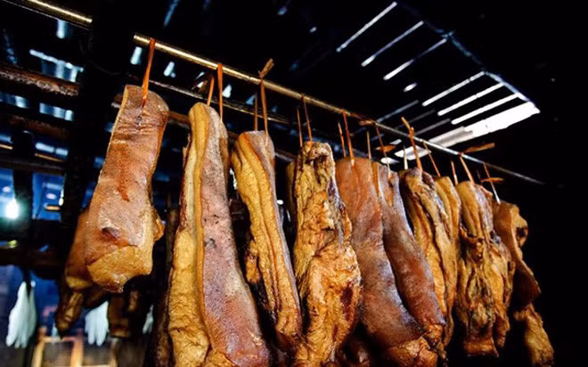 Thịt gác bếp cháy hàng mỗi dịp Tết