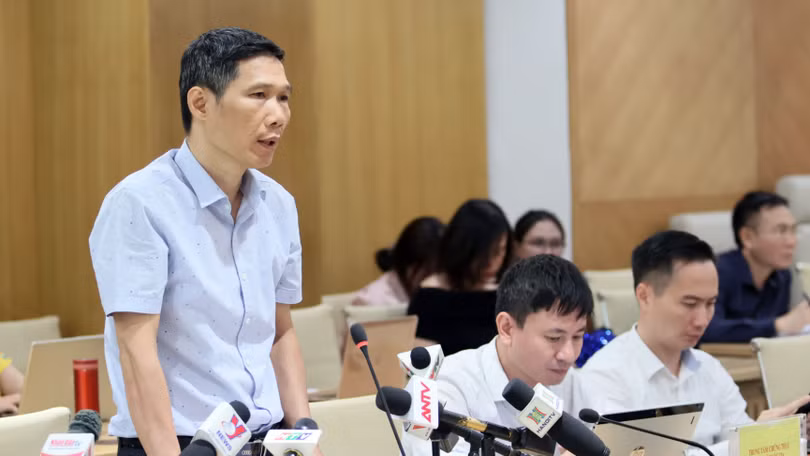 Ông Đỗ Hữu Trí - Phó Chánh thanh tra Bộ Thông tin và Truyền thông trao đổi tại buổi họp báo thường kỳ của Bộ.