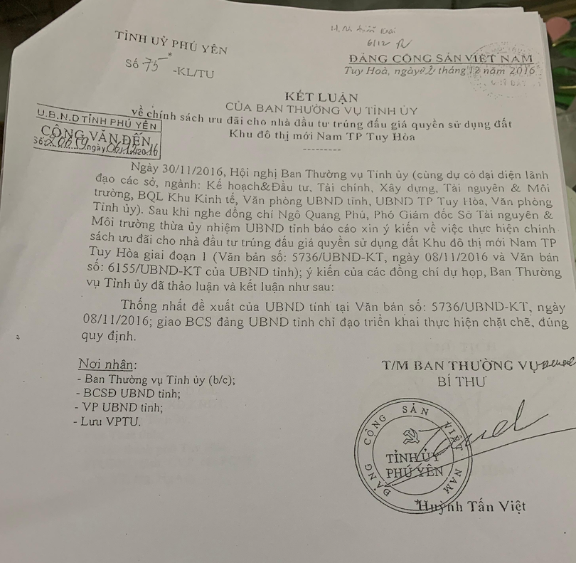 Kết luận ngày 2/12/2016, ông Huỳnh Tấn Việt - Bí thư Tỉnh ủy Phú Yên ký đồng ý với đề xuất của UBND tỉnh về các chính sách ưu đãi cho nhà đầu tư trúng đấu giá.