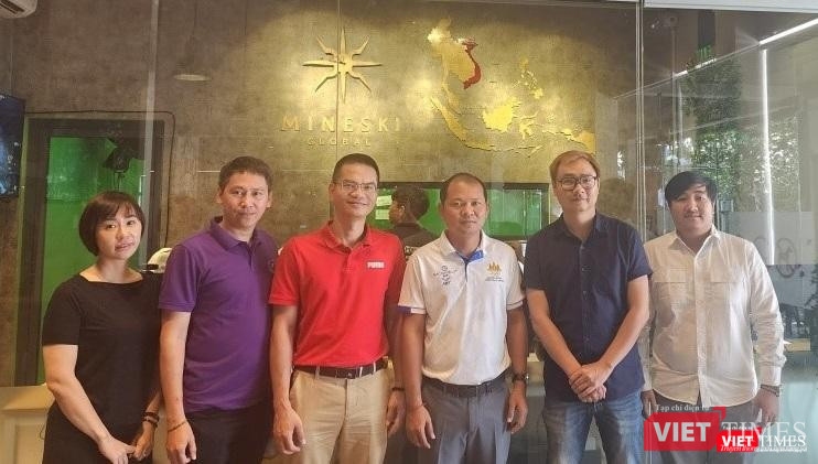 Phái đoàn EFC và VIRESA thăm quan cơ sở hạ tầng tại Mineski – một trong số các đối tác sản xuất nội dung thi đấu tại SEA Games 3. Ảnh: VIRESA cung cấp.