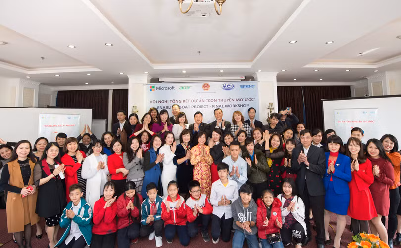 Dự án “Con thuyền mơ ước” do Trung tâm Bảo tồn Sinh vật biển và Phát triển Cộng đồng (MCD) phối hợp UBND thành phố Hạ Long tổ chức. Ảnh: Nam Phương