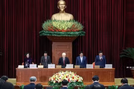 Trung ương dành một phút tưởng niệm cố Phó Thủ tướng Chính phủ Lê Văn Thành và các nạn nhân bị thiệt mạng bởi thiên tai, hỏa hoạn vừa qua - Ảnh: VGP/Nhật Bắc