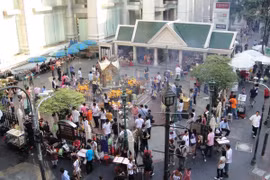 Đền Erawan trước khi xảy ra vụ nổ bom.