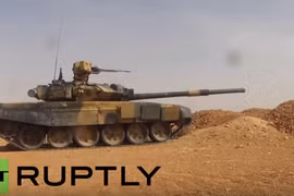 Video: Lực lượng vũ trang quân đội Syria tấn công trên sa mạc tỉnh Raqqa