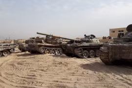 Một số xe tăng thu được từ IS trong thành phố Deir Ezzor - ảnh video SANA