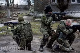 Binh sĩ quân đội Ukraina chiến đấu ở Donesk. Ảnh Rusvesna
