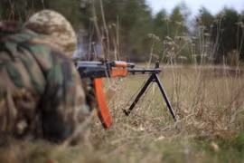 Một chiến sĩ dân quân Lugansk trên chiến tuyến Donbass