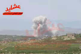 Không quân Nga không kích trên chiến trường tây bắc Syria, ảnh tài khoản Twitter Qalaat Al Mudiq ủng hộ thánh chiến. 