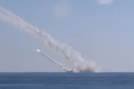 Tàu ngầm "Rostov-on-Don" lớp Kilo 636 phóng tên lửa hành trình Kalibr trên biển Địa Trung Hải tấn công khủng bố ở Syria