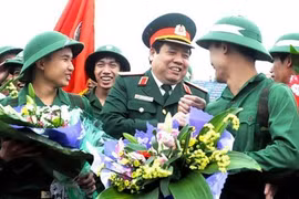 Không tán thành đề xuất buộc sinh viên phải nhập ngũ