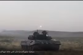 Xe tăng T-72B3 sử dụng tên lửa bắn qua nòng pháo tiêu diệt mục tiêu ở Hama