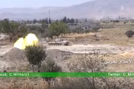 Xe thiết giáp quân đội Syria Syria tấn công tại thị trấn Hawsh Al-Fara