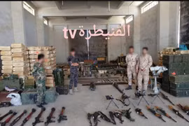 Quân đội Syria thu giữ vũ khí phiến quân ở tỉnh Quneitra. Ảnh minh họa Masdar News