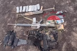 Vũ khí trang bị của nhóm IS bị tiêu diệt trên chiến trường sa mạc Damascus. Ảnh South Front