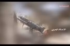 Lực lượng Houthi phóng tên lửa Zilzal-1 tấn công Liên minh quân sự Ả rập Xê út. Ảnh minh họa video al-Masirah TV