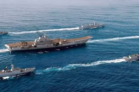 Tàu sân bay Liêu Ninh trên Biển Đông