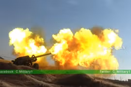 Pháo binh quân đội Syria khai hỏa trên chiến trường Aleppo