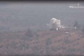 Lực lượng dân quân người Kurd tấn công xe tăng quân đội Thổ Nhĩ Kỳ ở Afrin - ảnh minh họa video YPG Press