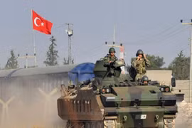 Một xe thiết giáp của quân đội Thổ Nhĩ Kỳ ở Syria