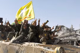 Lực lượng dân quân người Kurd trên đường tiến quân ở sa mạc Hasakah. Ảnh minh họa South Front