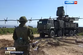 Tổ hợp pháo - tên lửa phòng không Pantsir - S1 trên căn cứ không quân Hmeymim