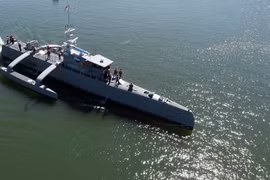 Xuồng săn ngầm không người lái (ASW) Sea Hunter thử nghiệm trên biển. Ảnh minh họa: DARPA.