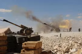Pháo binh quân đội Syria trên chiến trường Quraytayn - ảnh minh họa của Muraselon