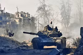 Xe tăng thuộc lực lượng Tigers tấn công ở Aleppo