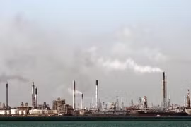 Giá dầu Brent đã tăng 6% trong tuần lễ vừa qua. Ảnh: AFP/TTXVN