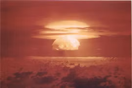 Vụ thử nghiệm vũ khí hạt nhân Castle Bravo, tiến hành ngày 01.03.1954 trên quần đảo Marshall, Thái Bình Dương