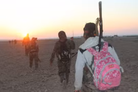 Lực lượng dân quân người Kurd trên đường tấn công tỉnh Raqqa