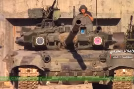 Chiếc xe tăng T-90K trên đường ra chiến tuyến ở Aleppo