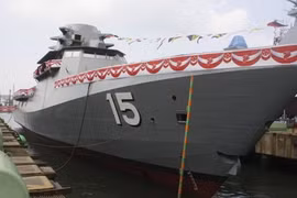 Tàu thực thi nhiệm vụ ven biển (LMV) Independence của hải quân Singapore trong lễ hạ thủy hôm 3/7. Ảnh: IHS Janes