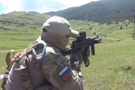 Một binh sĩ FSA Nga tiêu diệt tay súng khủng bố ở Daghestan